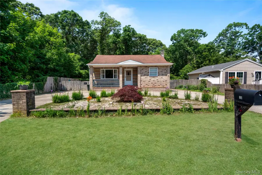 32 Juniper Avenue, Patchogue, NY 11772 - #3