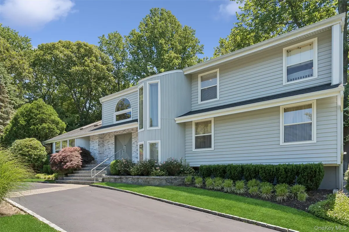 2 Greenwood Lane, Woodbury, NY 11797 - #1