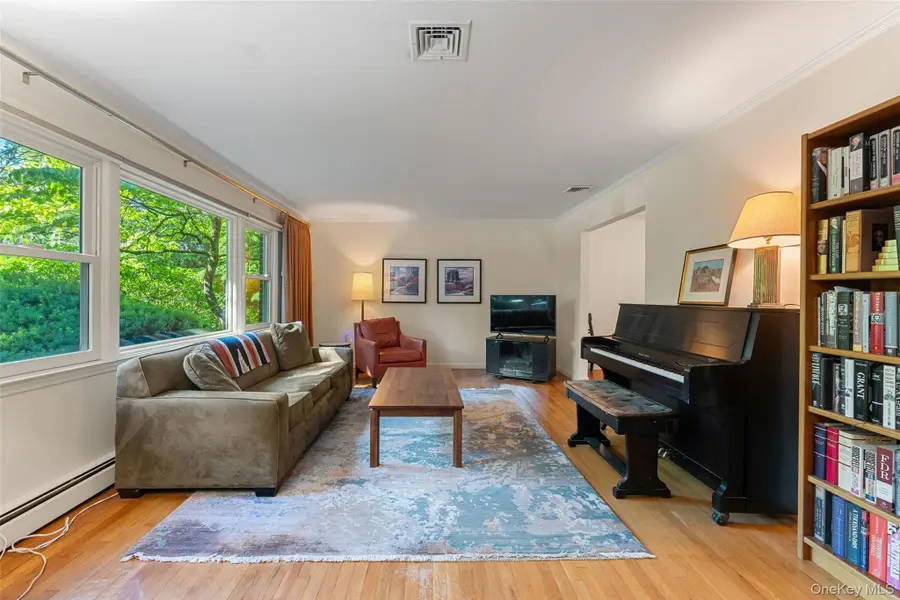 4 Pin Oak Lane, White Plains, NY 10606 - #3