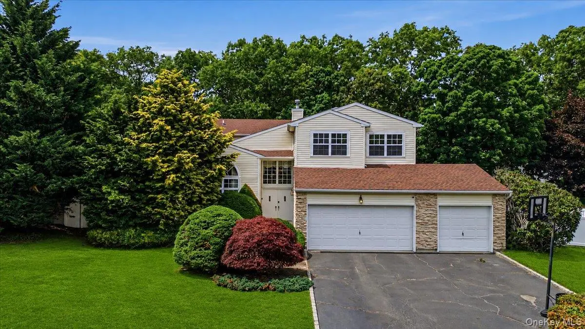 16 English Ivy Lane, Lake Grove, NY 11755 - #1