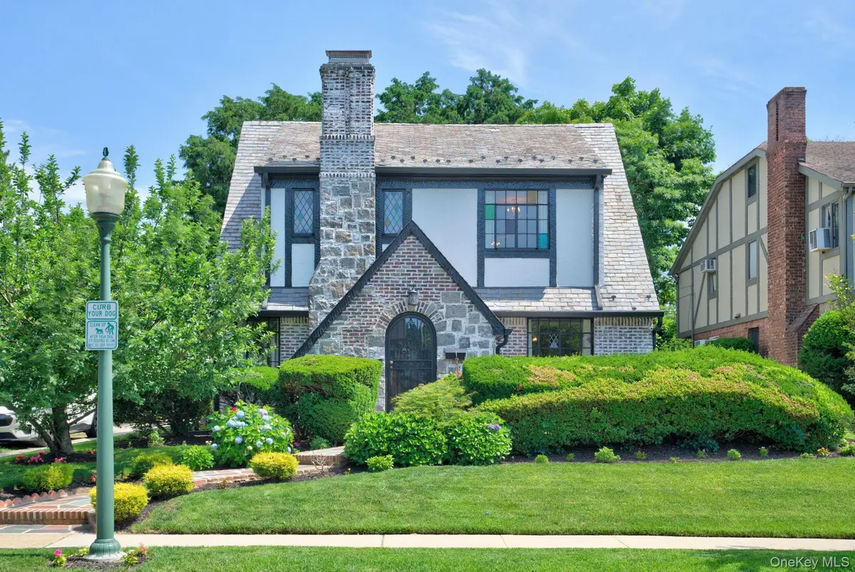 17 Hollywood Court, Rockville Centre, NY 11570 - #1