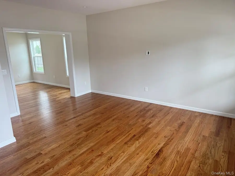 2 Gail Grace Court, Copiague, NY 11726 - #3