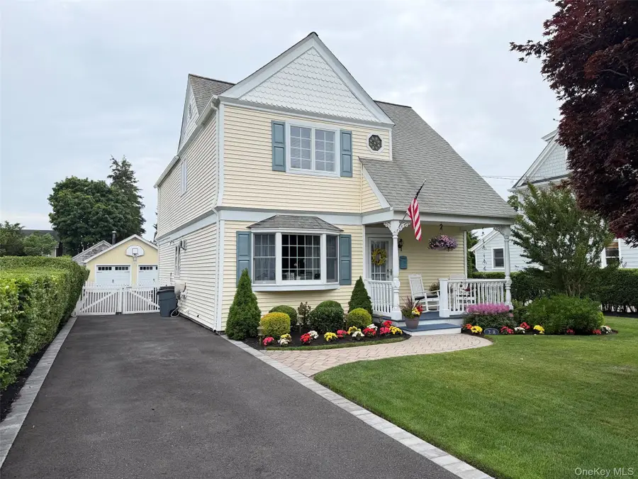 28 Pine Street, Sayville, NY 11782 - #2