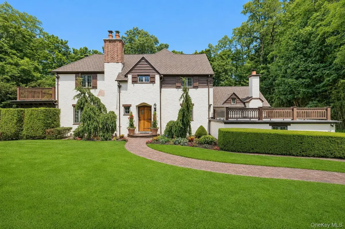 84 Luquer Road, Manhasset, NY 11030 - #1