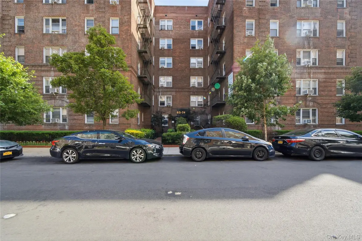 65-74 Saunders Street #3H, Rego Park, NY 11374 - #1