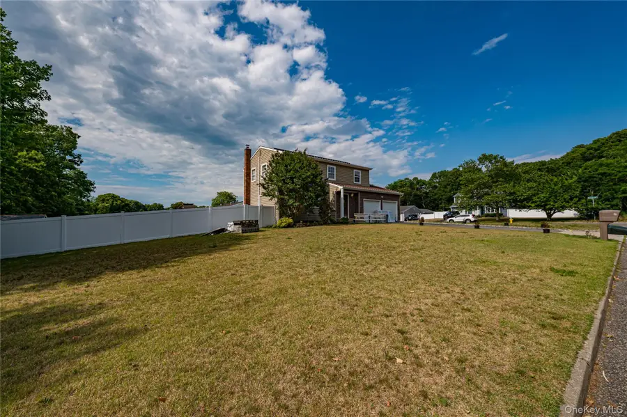 7 Howard Street, Selden, NY 11784 - #2