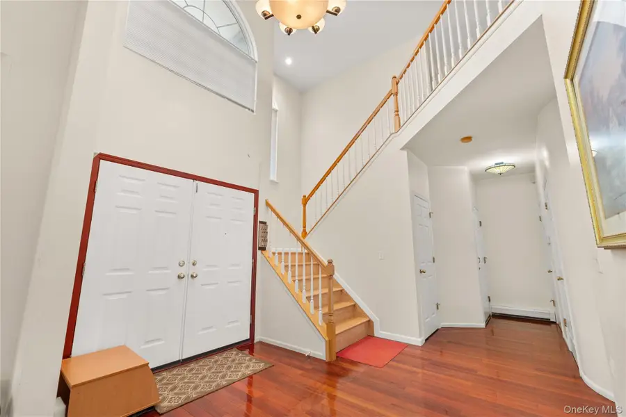 27 Laurel Lane, Holtsville, NY 11742 - #2