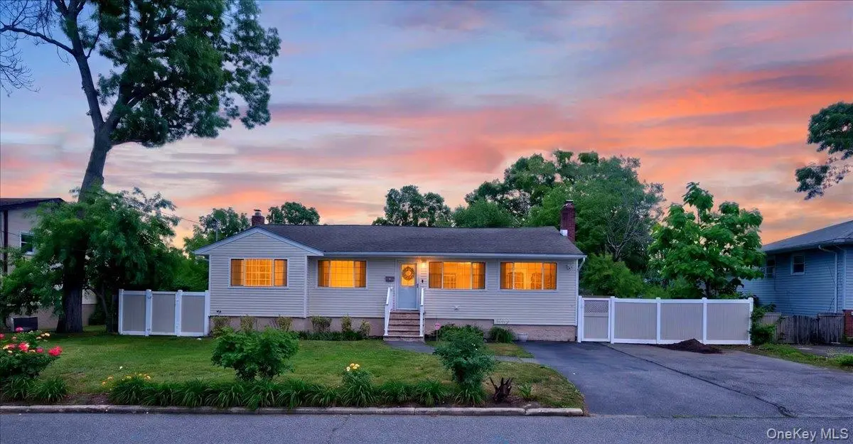 23 Anna Street, Bay Shore, NY 11706 - #1