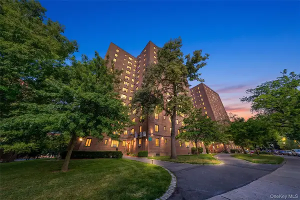 14 Metropolitan Oval #8D, Bronx, NY 10462