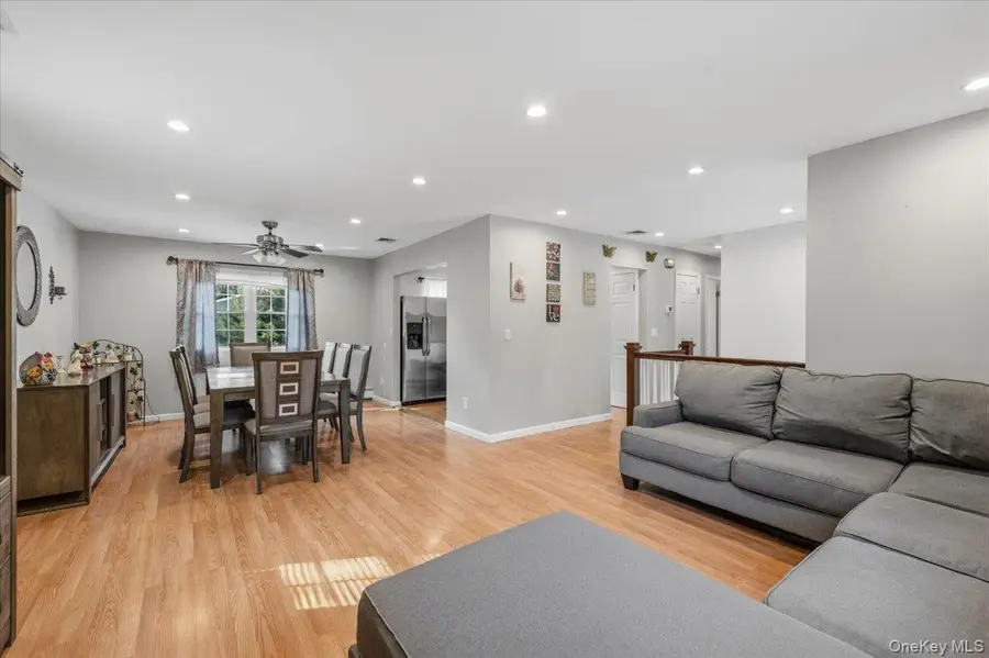 17 Nottingham Drive, Wheatley Heights, NY 11798 - #3