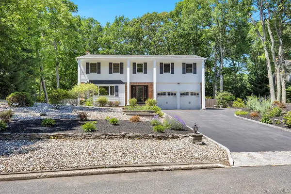17 Cedar Place, Kings Park, NY 11754