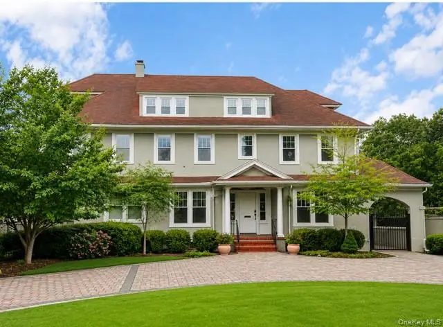 44 S Montgomery Avenue, Bay Shore, NY 11706 - #1