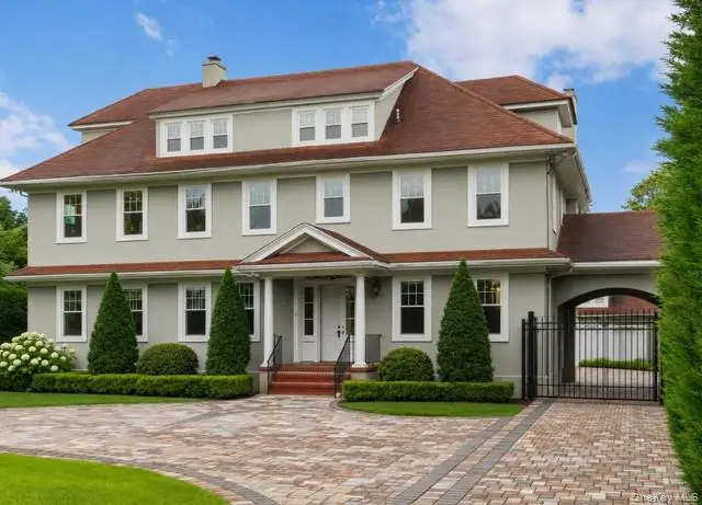 44 S Montgomery Avenue, Bay Shore, NY 11706 - #2
