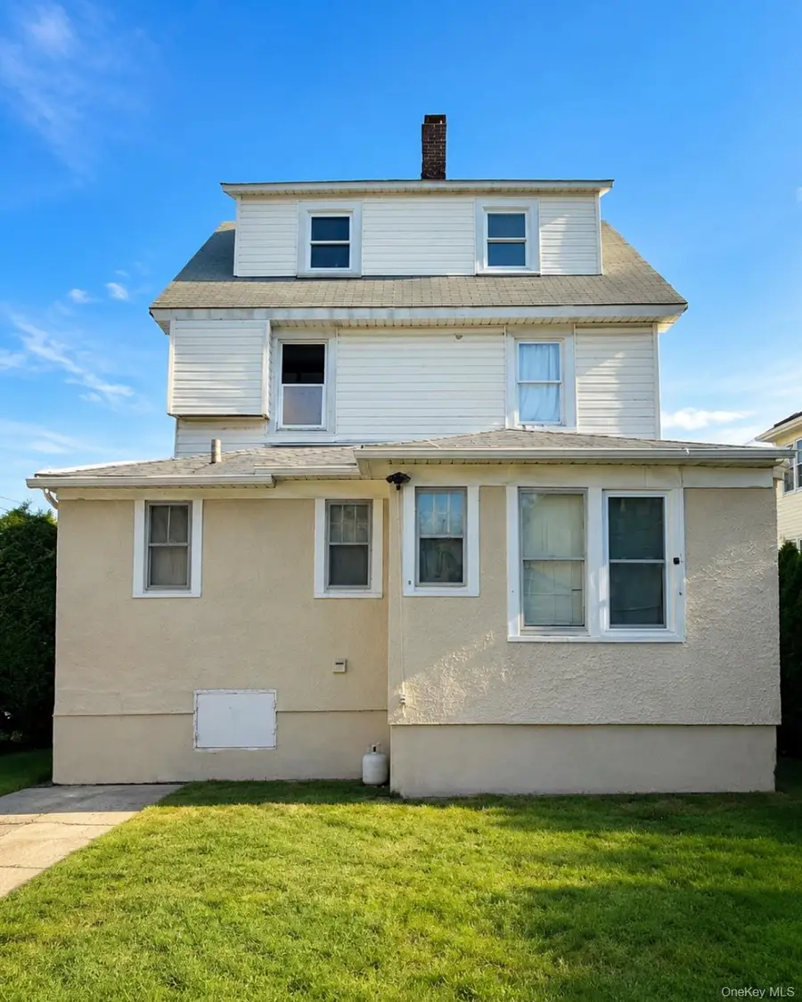 29 Loretta Street, Inwood, NY 11096 - #3