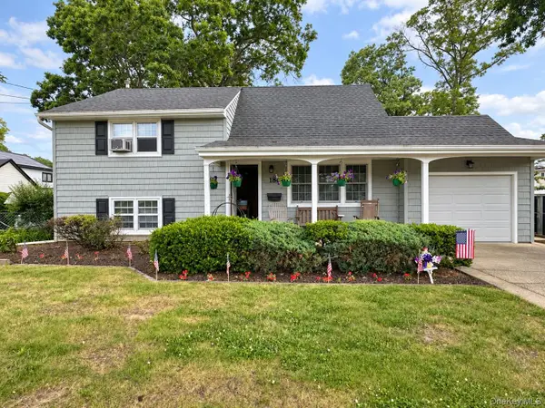 186 Midwood Road, West Babylon, NY 11704
