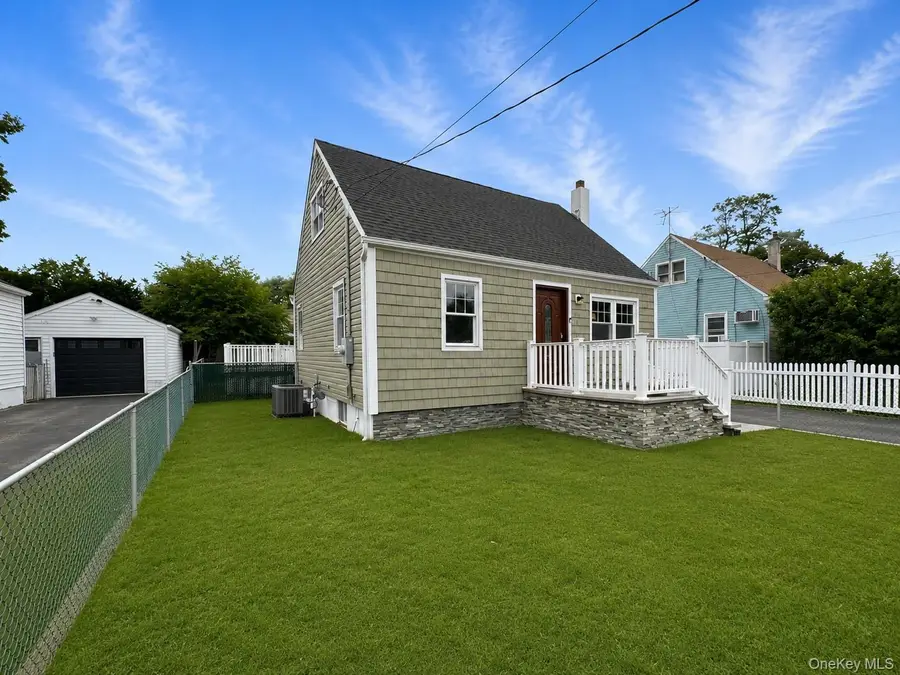541 N Indiana Avenue, Lindenhurst, NY 11757 - #2