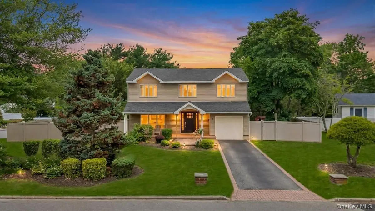 11 Ann Court, North Babylon, NY 11703 - #1