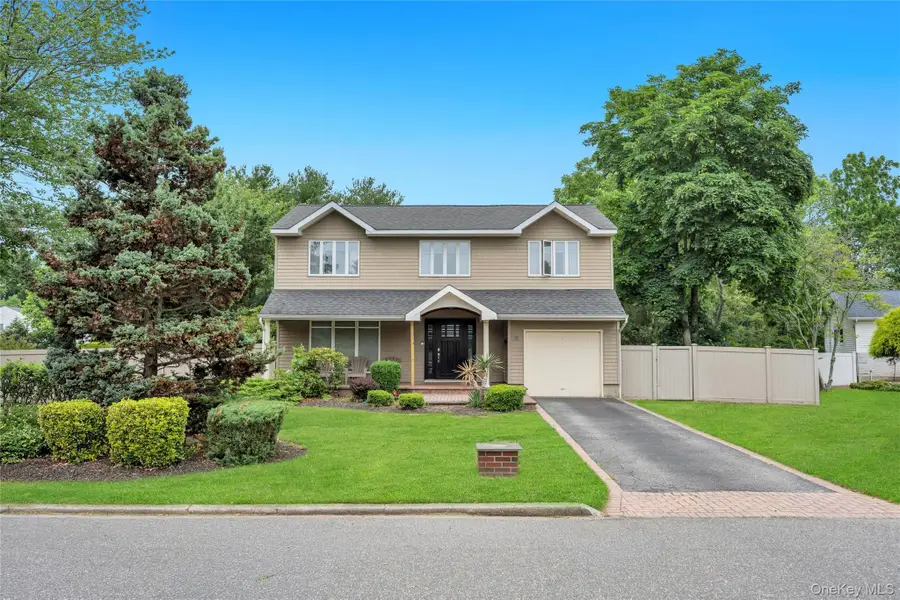 11 Ann Court, North Babylon, NY 11703 - #3