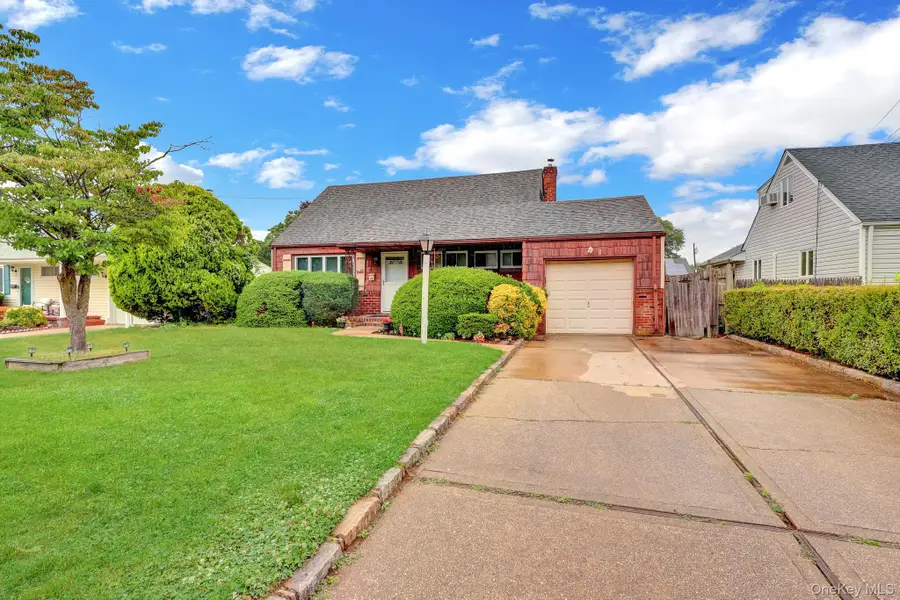 69 Greenwood Drive, North Babylon, NY 11703 - #3