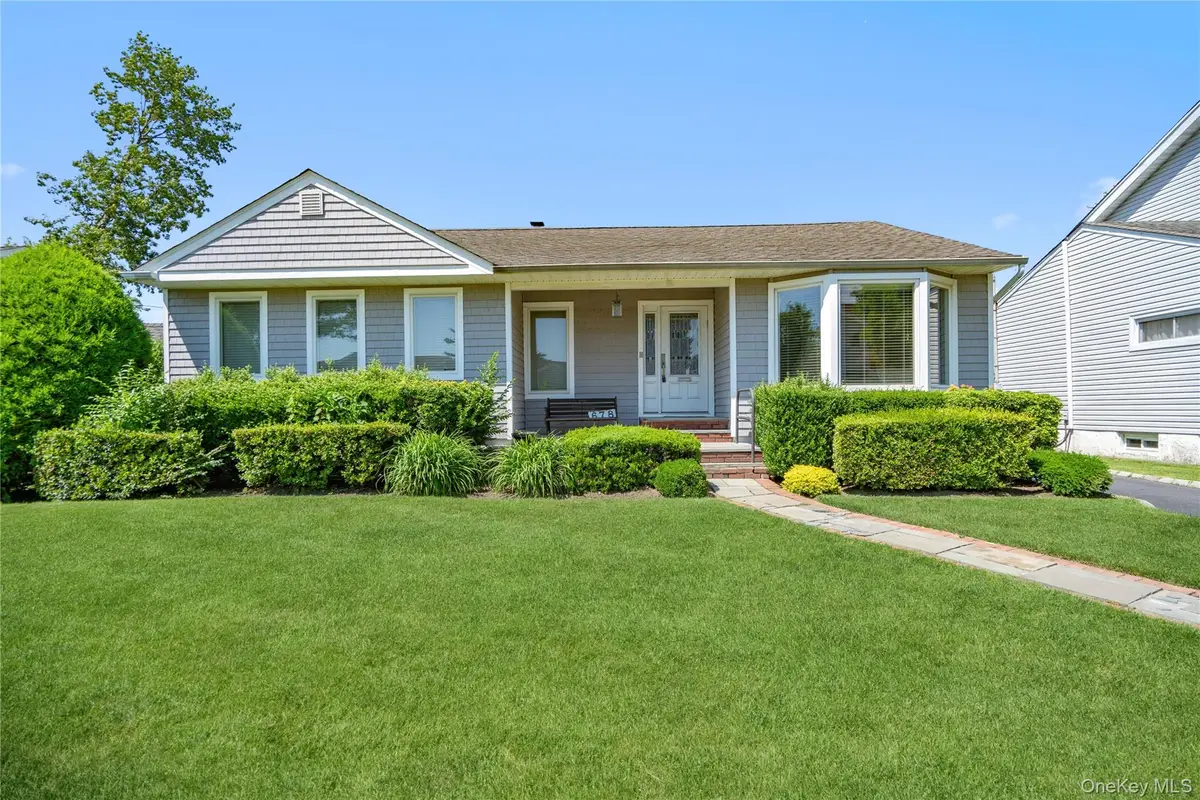 678 Carlyle Avenue, Franklin Square, NY 11010 - #1