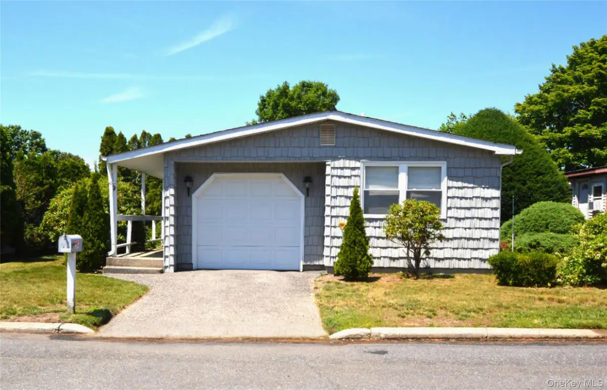 36 Village Circle E, Manorville, NY 11949 - #1