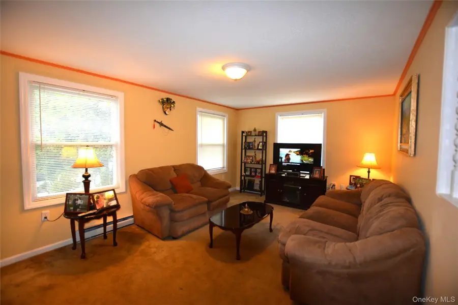 36 Village Circle E, Manorville, NY 11949 - #3