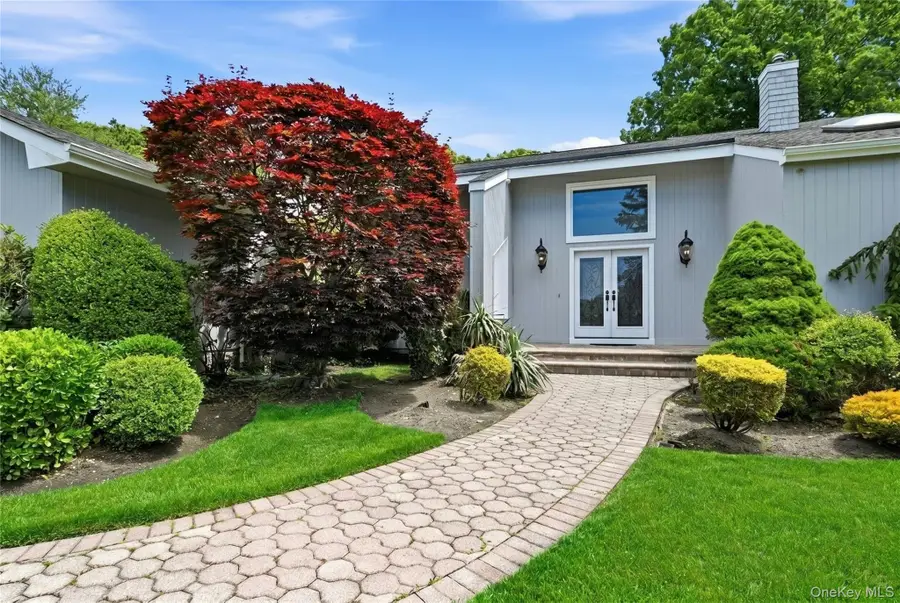 4 Laurelwood Court, Dix Hills, NY 11746 - #3
