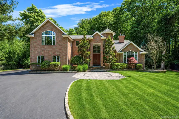 589 Landing Avenue, Smithtown, NY 11787
