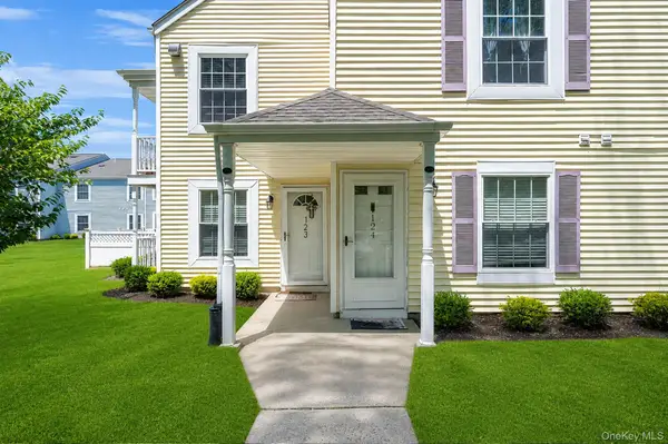 124 Fairview Circle, Middle Island, NY 11953