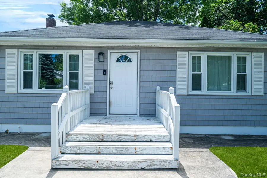 14 Pinelawn Avenue, Farmingville, NY 11738 - #2