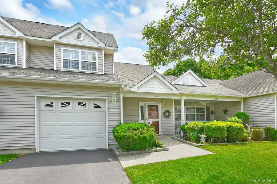 102 Winged Foot Way, Riverhead, NY 11901 - #2