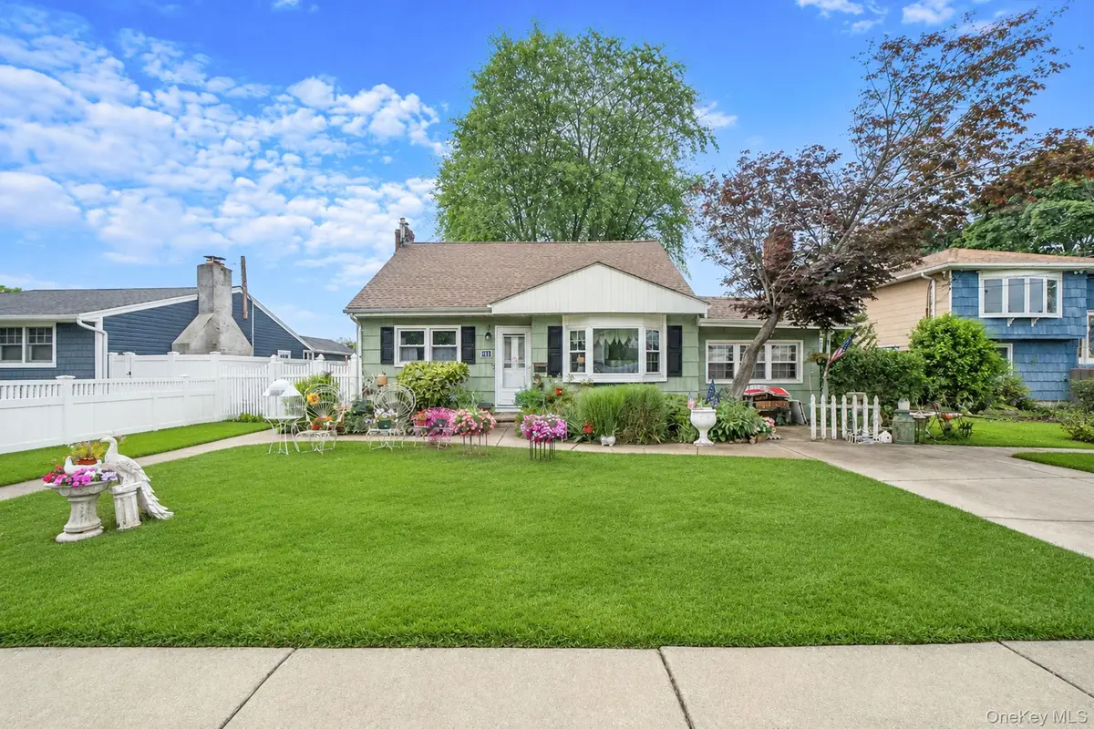 18 E Bay Drive, West Islip, NY 11795 - #1