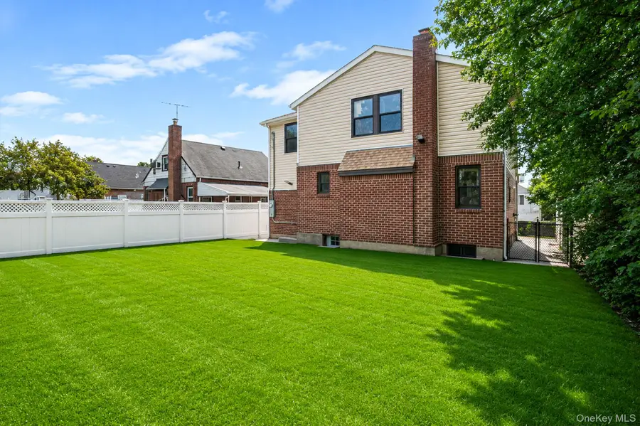 41 Kingston Street, Elmont, NY 11003 - #3