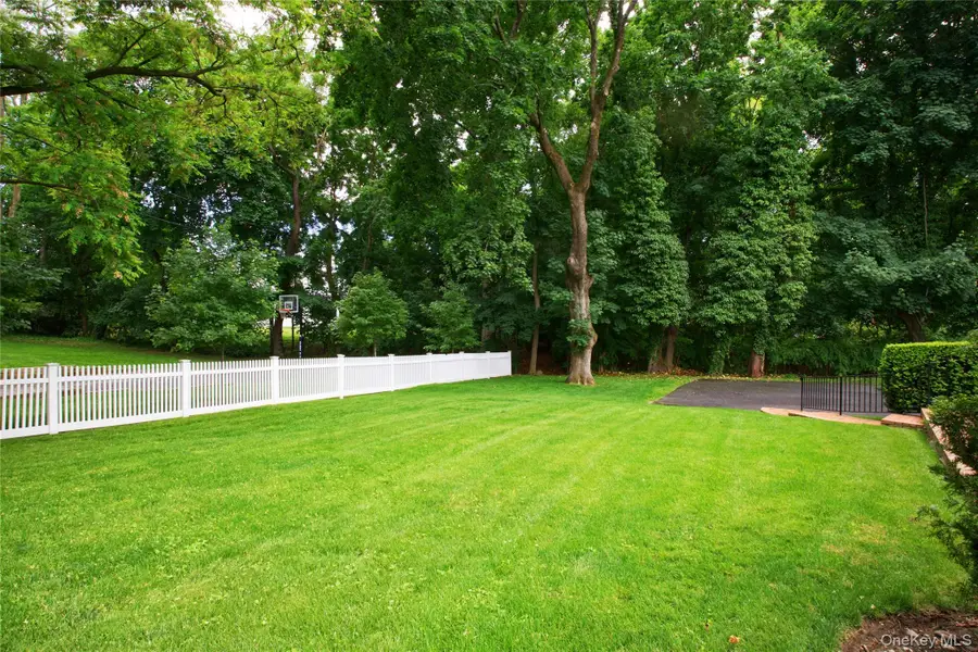 18 Old Farm Road, East Hills, NY 11577 - #3