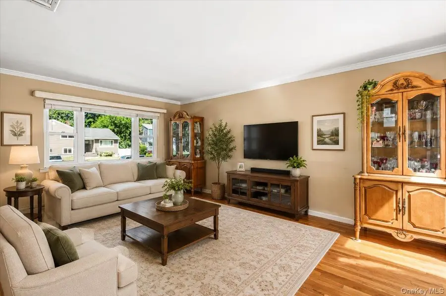 7 Margaret Drive, Plainview, NY 11803 - #3