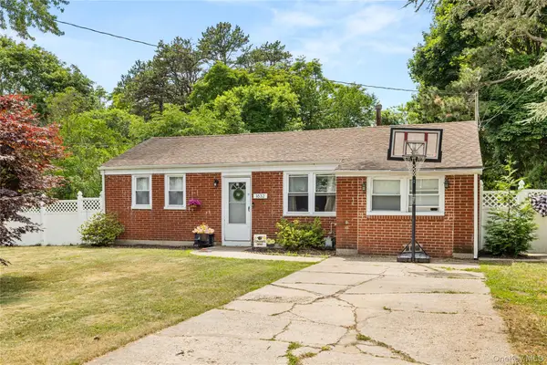 1632 N Thompson Drive, Bay Shore, NY 11706