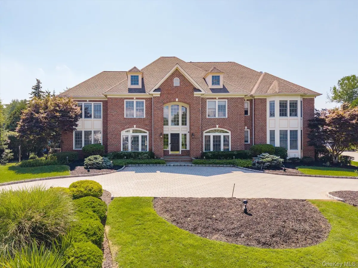 26 Legends Circle, Melville, NY 11747 - #1