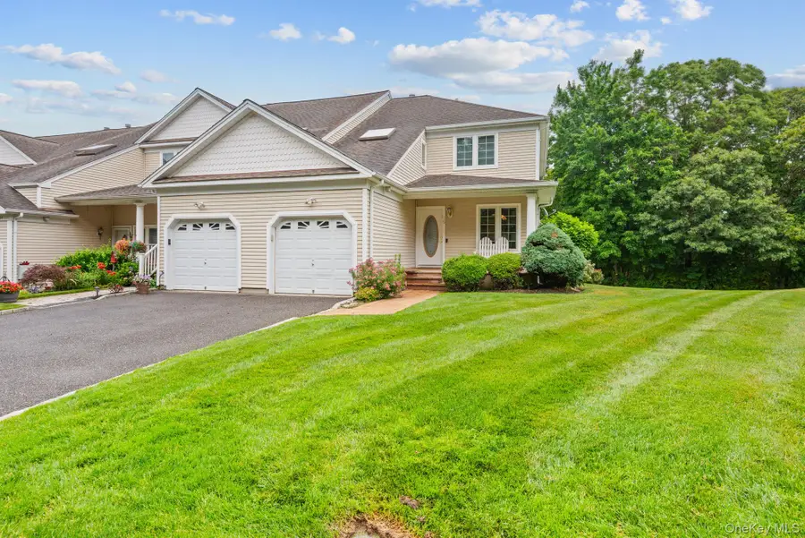 16 Lindbergh Circle, Huntington, NY 11743 - #2