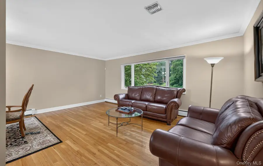 40 Pittoni Drive, Commack, NY 11725 - #3
