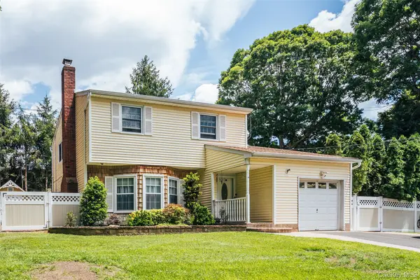 41 Brook Run Drive, Medford, NY 11763