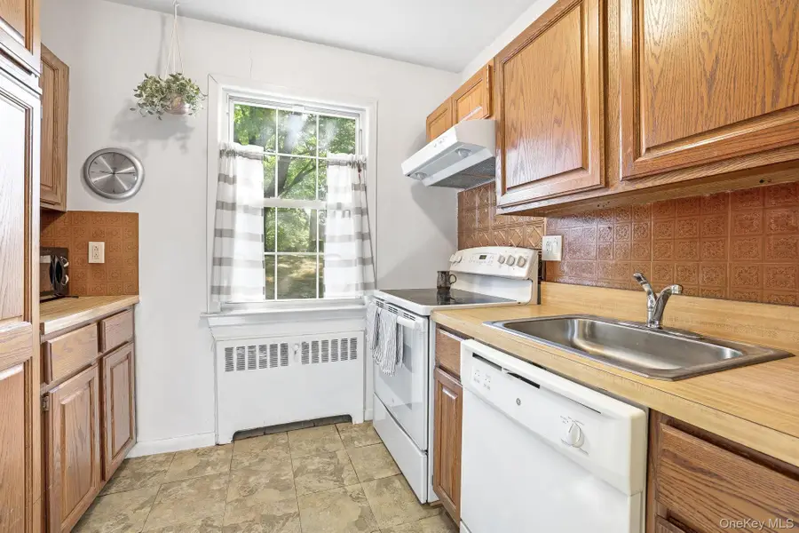 182 Pinewood Road #25, Hartsdale, NY 10530 - #3