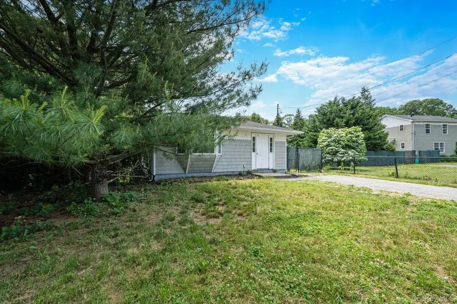 88 Eleanor Avenue, Mastic, NY 11950 - #3