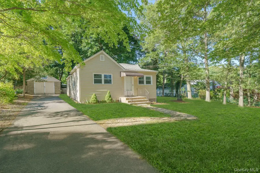 7 Laurelton Avenue, Selden, NY 11784 - #2