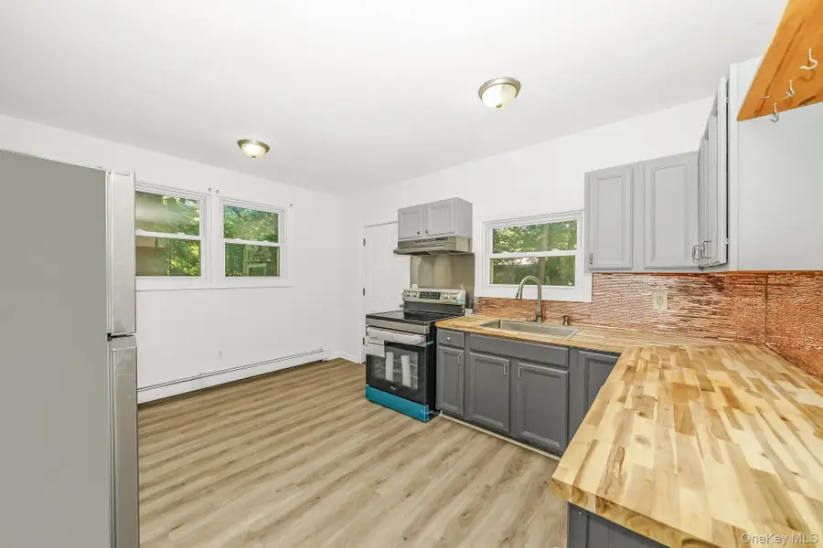 7 Laurelton Avenue, Selden, NY 11784 - #3