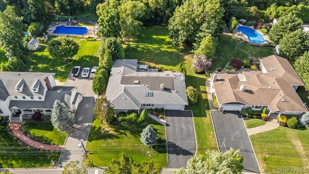 18 Hickman Street, Syosset, NY 11791 - #1