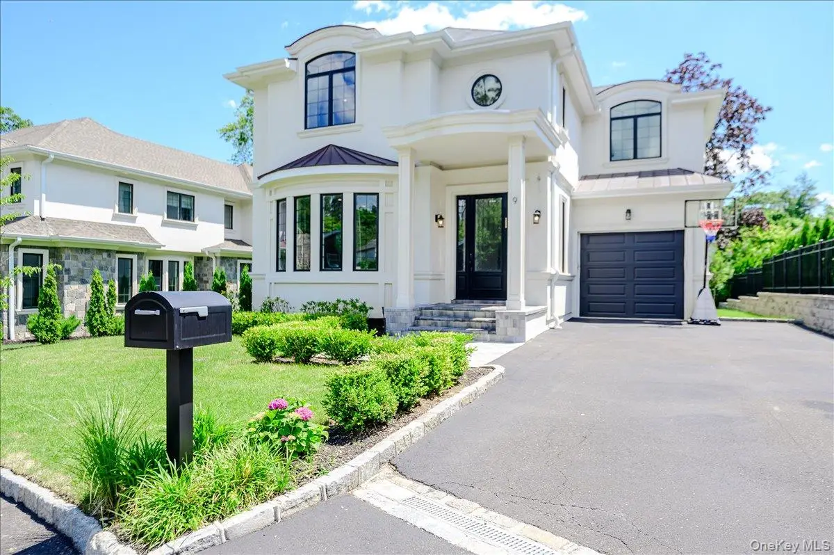 9 Greenway Terrace, Great Neck, NY 11024 - #1