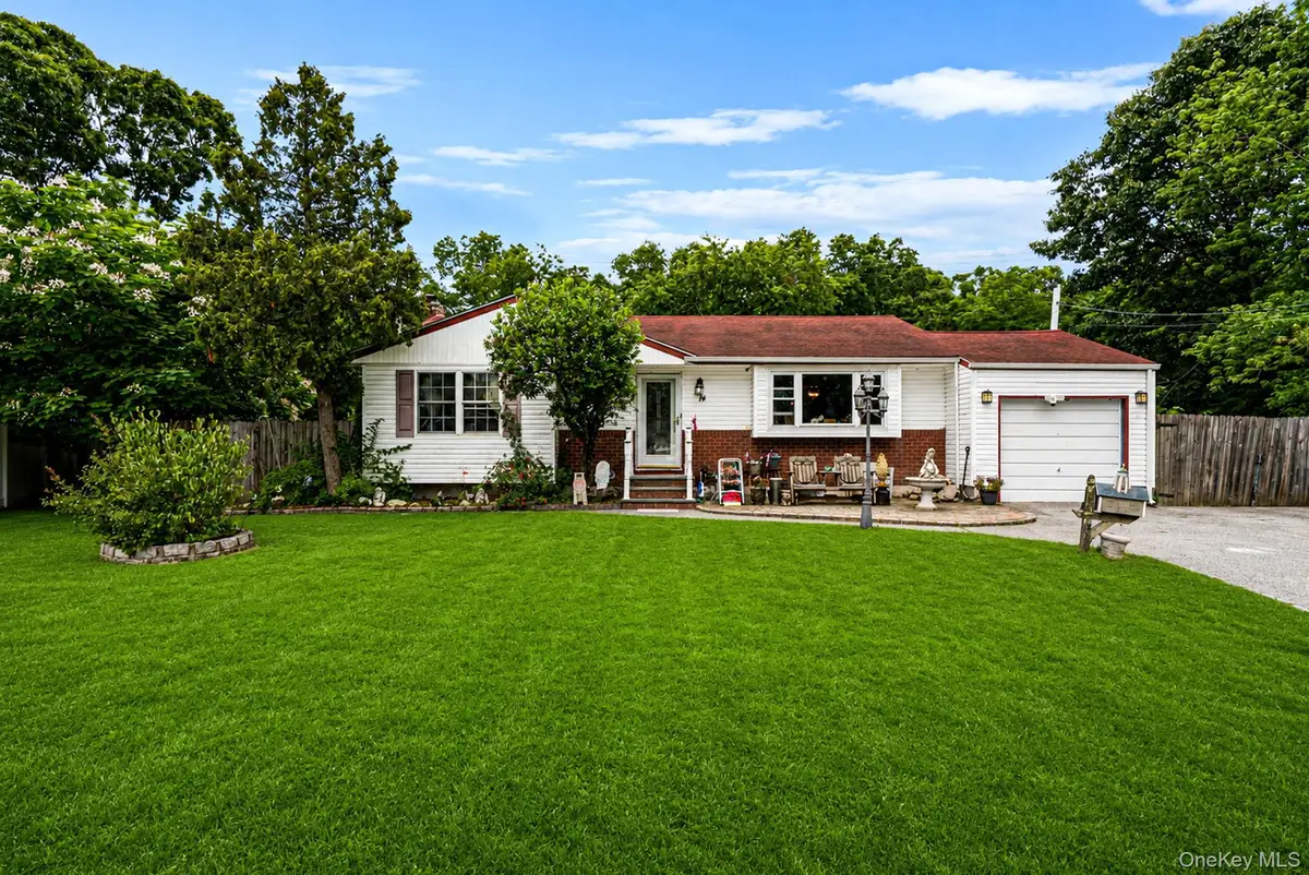 14 Urn Court, Brentwood, NY 11717 - #1