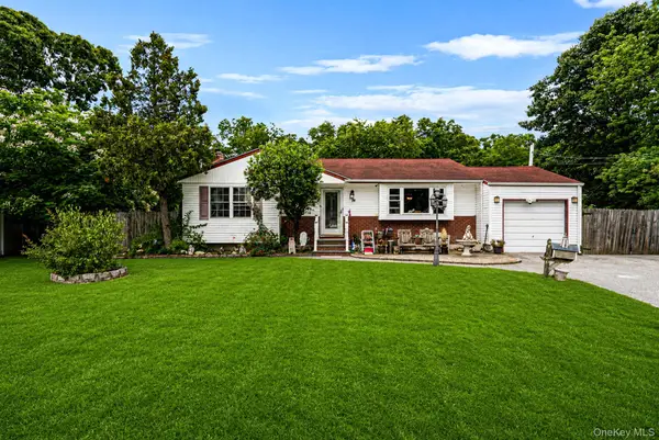 14 Urn Court, Brentwood, NY 11717