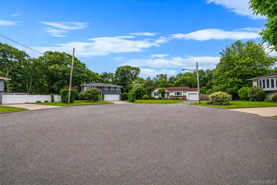 14 Urn Court, Brentwood, NY 11717 - #2