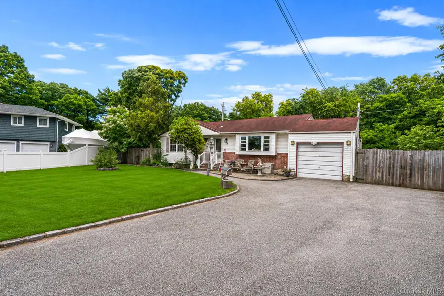 14 Urn Court, Brentwood, NY 11717 - #3